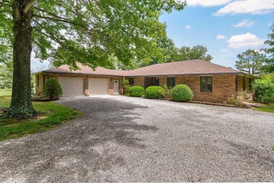 /international/us/130-fairview-road-sparta-mo-110108408148/
