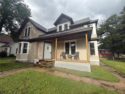 /international/us/212-n-murphy-street-lake-crystal-mn-110108666564/