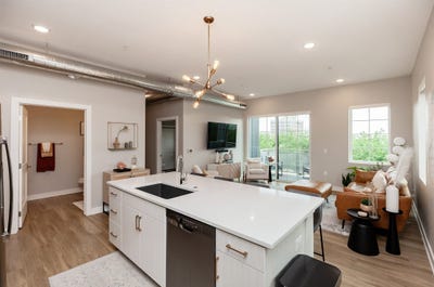 /international/us/400-sw-7th-street-des-moines-ia-110108197369/