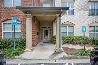 /international/us/4805-w-village-way-se-smyrna-ga-110119524705/
