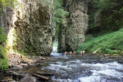 /international/us/-chasm-road-chateaugay-ny-110094969237/?lang=en