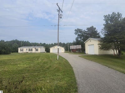 /international/us/1027-s-lorenz-road-tawas-city-mi-110101437650/?lang=en
