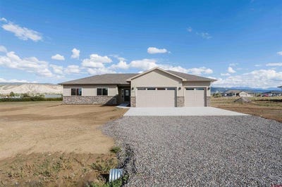 /international/us/22196-6840-court-montrose-co-110120056496/