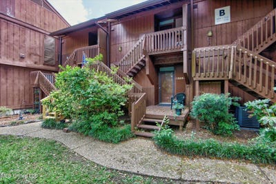 /international/us/215-lakeside-villa-diamondhead-ms-110100093142/