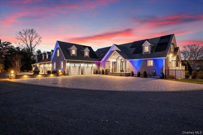 /international/us/19-w-tiana-road-hampton-bays-ny-110104296008/