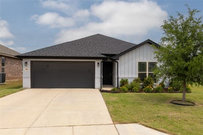 /international/us/500-adams-court-weatherford-tx-110108066772/