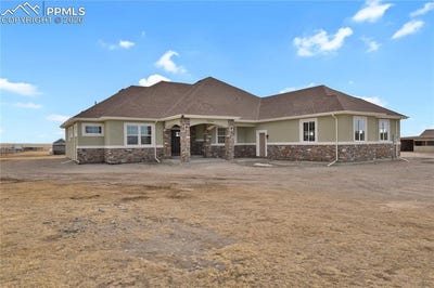 /international/us/2015-n-ellicott-highway-calhan-co-110105530758/
