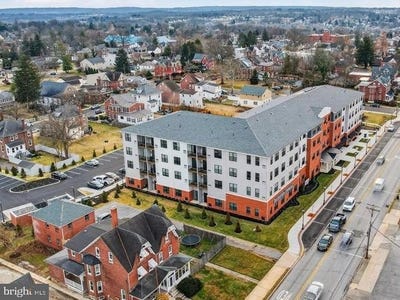 /international/us/624-main-st-royersford-pa-110108656527/