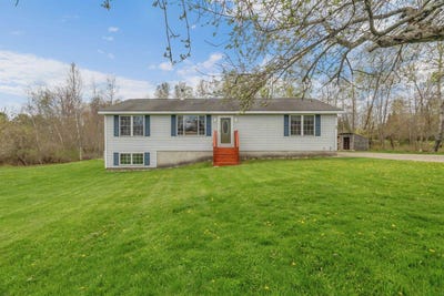 /international/us/65-center-drive-orrington-me-110108129751/