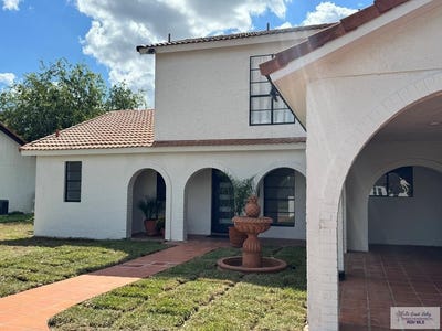 /international/us/212-morelos-ave-rancho-viejo-tx-110109871088/