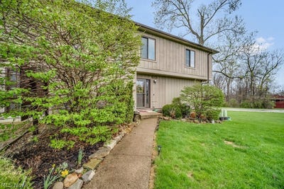 /international/us/7390-creekwood-drive-north-royalton-oh-110107407673/