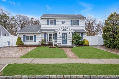 /international/us/1393-lombardy-boulevard-bay-shore-ny-110106719185/