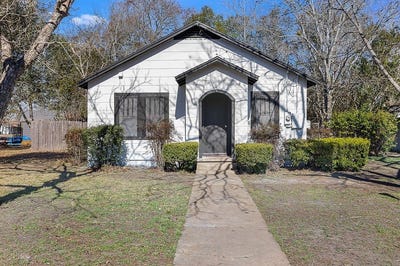 /international/us/723-east-pecan-street-la-grange-tx-110105512741/