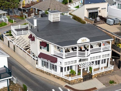 /international/us/365-ocean-boulevard-hampton-nh-110120056598/