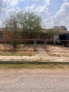 /international/us/610-e-jackson-st-crystal-city-tx-110102869656/