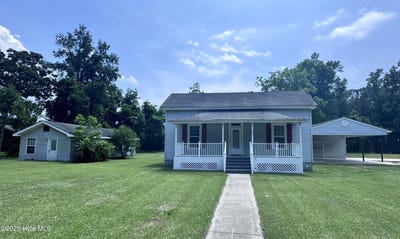 /international/us/305-e-oak-street-lake-waccamaw-nc-110105881905/