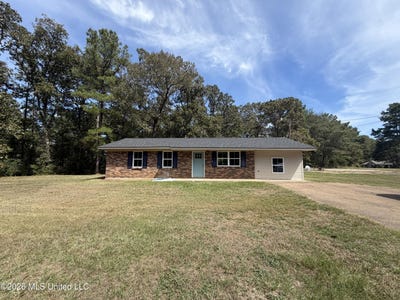 /international/us/665-s-main-street-mendenhall-ms-110119986475/