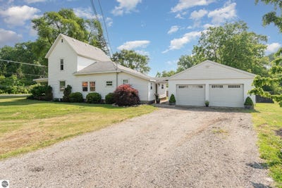 /international/us/8015-bloomer-street-carson-city-mi-110100330765/