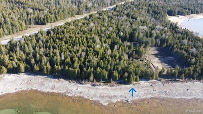 /international/us/-64-65-e-beach-road-naubinway-mi-110108386410/