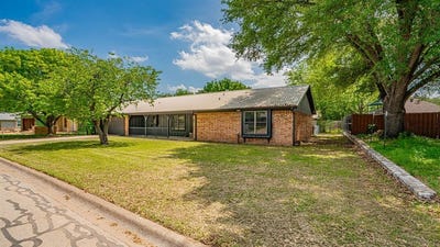 /international/us/113-wheeler-street-glen-rose-tx-110107638581/