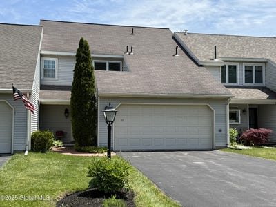 /international/us/10-quincy-court-bethlehem-ny-110099985192/