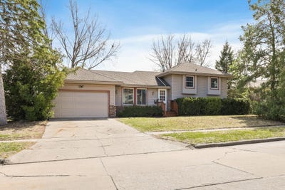 /international/us/401-nw-kimberly-lane-ankeny-ia-110106695647/