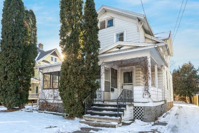 /international/us/1217-jackson-street-oshkosh-wi-110105225474/