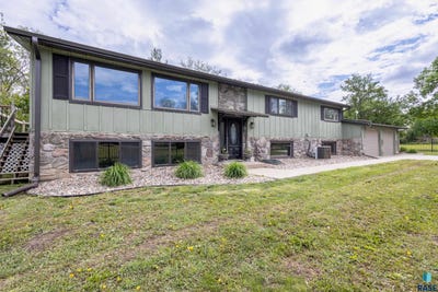 /international/us/29594-472nd-ave-beresford-sd-110108223683/
