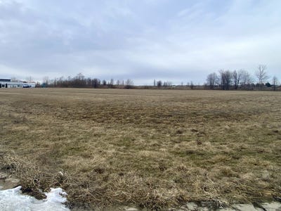 /international/us/4202-nicklaus-drive-champaign-il-110105867848/