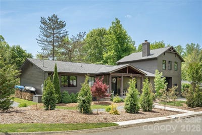 /international/us/17-grove-street-brevard-nc-110108028360/