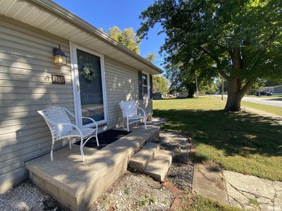 /international/us/108-e-piper-street-bluffs-il-110120650055/