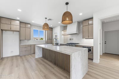 /international/us/2250-eastern-st-kingman-az-110107896810/