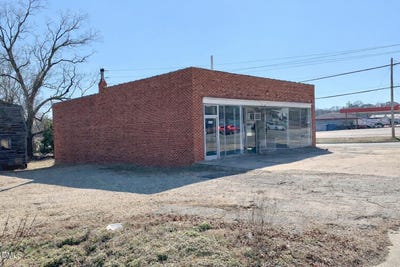 /international/us/1209-s-main-street-lillington-nc-110106357308/