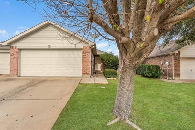 /international/us/497-brookbank-drive-crowley-tx-110104575812/