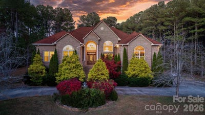 /international/us/133-greens-road-granite-falls-nc-110105217974/