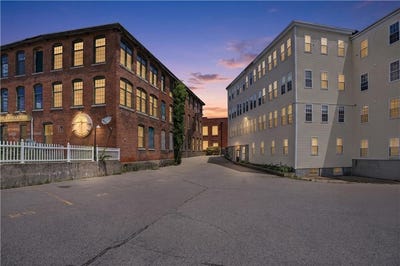 /international/us/148-bernon-street-woonsocket-ri-110109058935/