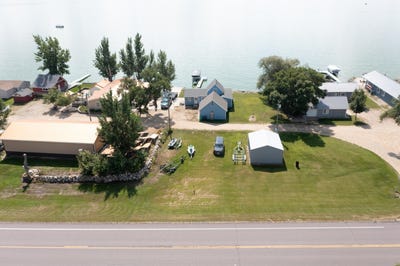 /international/us/114-n-lake-dr-castlewood-sd-110106818995/