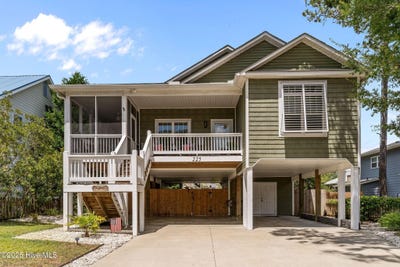 /international/us/225-ne-37th-street-oak-island-nc-110101152932/