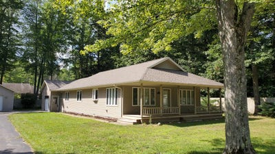 /international/us/415-erie-houghton-lake-mi-110119654434/