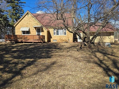 /international/us/886-141st-st-pipestone-mn-110106960944/