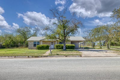 /international/us/733-n-camp-uvalde-tx-110103416709/