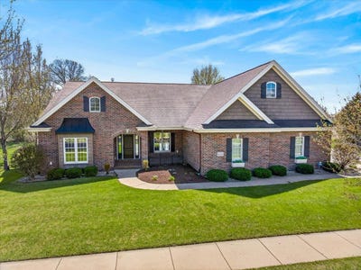 /international/us/1642-bellewood-drive-waunakee-wi-110107573315/