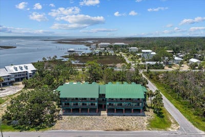 /international/us/15-nw-first-street-unit-307-steinhatchee-fl-110100705369/