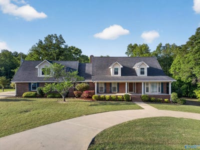 /international/us/2491-burns-street-southside-al-110107436555/