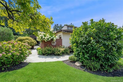 /international/us/264-sparrow-drive-manhasset-ny-110119577846/