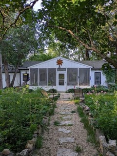 /international/us/521-cedar-creek-road-freeport-il-110108741544/