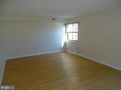/international/us/4902-oxford-court-bensalem-pa-110098898842/