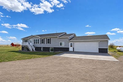 /international/us/8072-56th-st-ne-devils-lake-nd-110108015391/