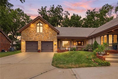 /international/us/10-the-woodlands-gladstone-mo-110109600206/