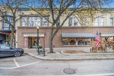 /international/us/36-w-8th-street-holland-mi-110097155198/